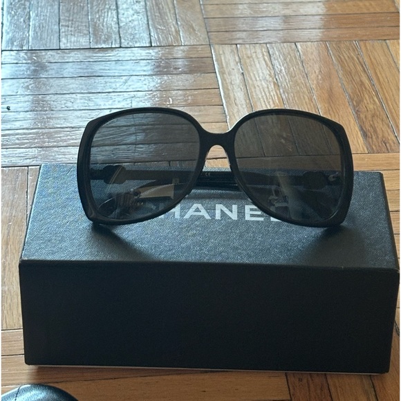 Authentic Chanel  Sunglasses. Comes w box and sunglasses case. All pictured. - Picture 1 of 6